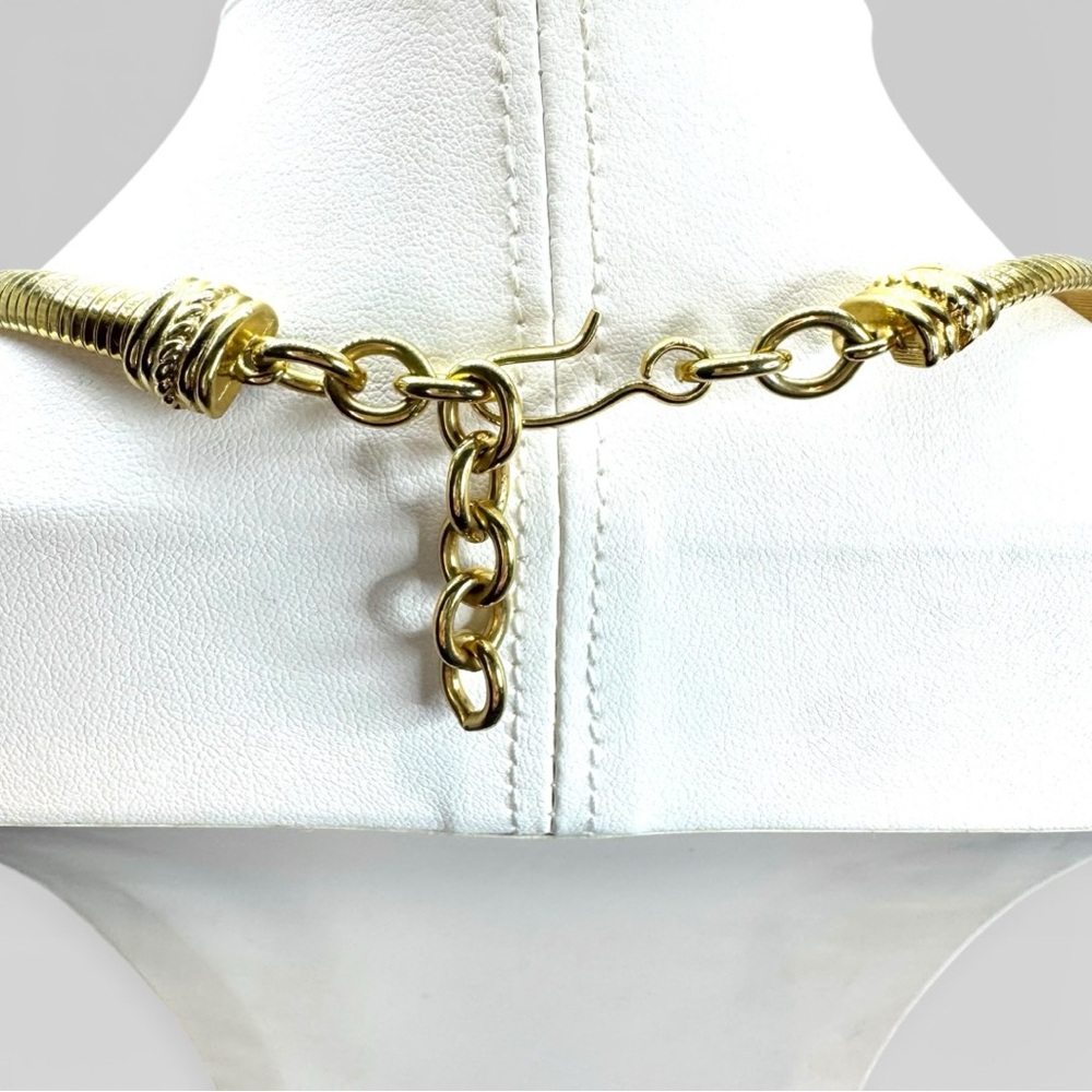 MONET 1980s Vintage Gold and Ivory Enamel Omega Tubogas Collar Necklace - Picture 15 of 16